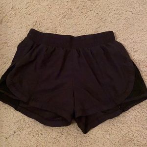 Lululemon tracker low rise shorts black size 4